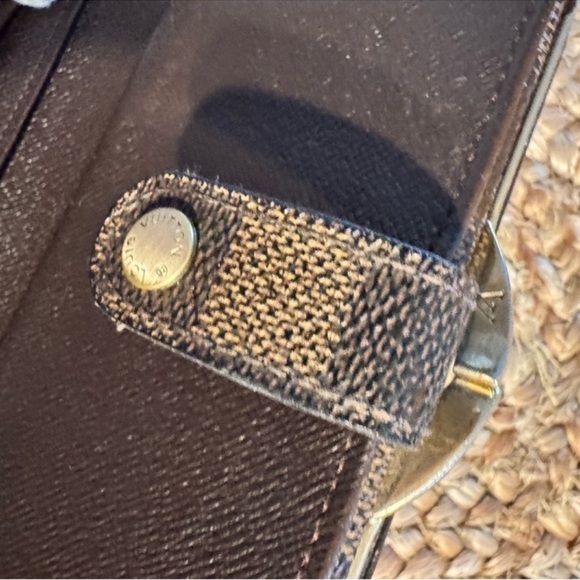 Louis Vuitton
Vintage 1999 French Purse damier pattern wallet preloved - Picture 10 of 13